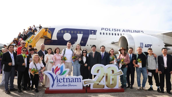 Việt Nam đón vị khách quốc tế thứ 20 triệu trong năm 2025. (Ảnh: TITC)