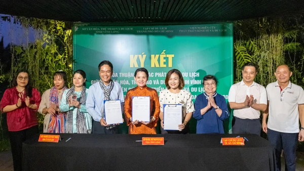 Sở Văn hóa, Thể thao và Du lịch tỉnh Vĩnh Long, Viện nghiên cứu Phát triển kinh tế và Du lịch cùng Tạp chí Du lịch Thành phố Hồ Chí Minh ký kết biên bản thỏa thuận hợp tác.