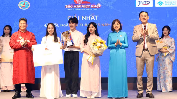 Giải Nhất thuộc về đội Mochi Mochi gồm các sinh viên từ Trường Ngoại ngữ-Du lịch, Đại học Công nghiệp Hà Nội. (Ảnh: TITC)