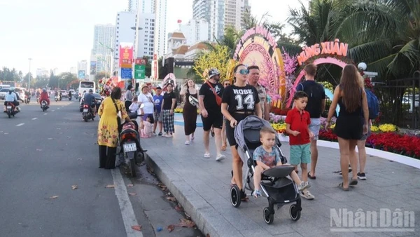 Khách quốc tế đến Việt Nam ngày càng đông trong dịp Tết Nguyên đán 2026. (Ảnh: NGUYỄN TRUNG)