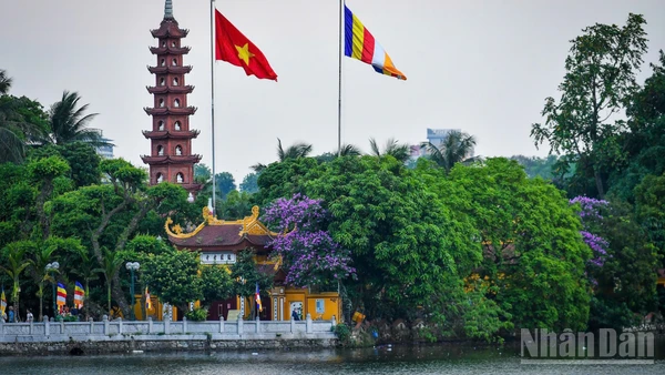 Theo Condé Nast Traveler, Hà Nội mang đến cảm giác như một phiên bản thu nhỏ của Đông Nam Á - thanh lịch, cổ kính và hấp dẫn. (Ảnh: THÀNH ĐẠT)