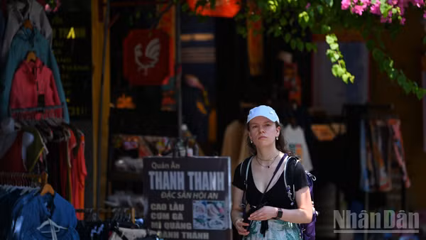 Phân khúc FIT thường chỉ khách du lịch cá nhân hoặc nhóm nhỏ, tự lên kế hoạch chuyến đi mà không đi theo tour đoàn cố định, đang dần trở thành xu hướng. (Ảnh: THẾ ĐẠI)
