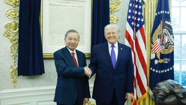 Tổng Bí thư Tô Lâm gặp Tổng thống Hoa Kỳ Donald Trump. (Ảnh: TTXVN)