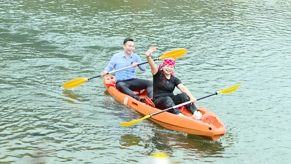 Khám phá dòng Nặm Chang bằng thuyền kayak