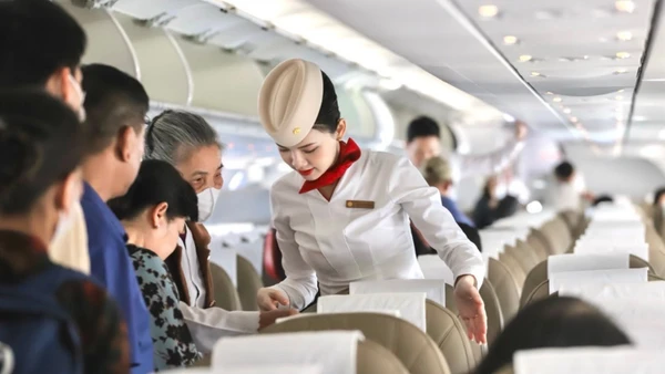 Du khách trải nghiệm chuyến bay của Sun PhuQuoc Airways.