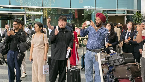 Khách quốc tế tại Cảng hàng không quốc tế Đà Nẵng. (Ảnh: TTXVN)