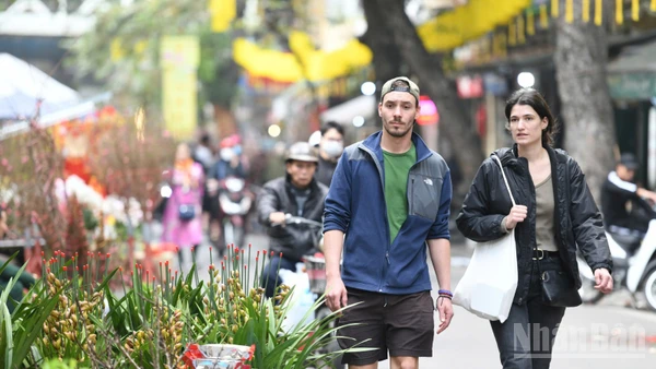 Năm 2025, lượng khách quốc tế đến Việt Nam đạt mức tăng trưởng 20,4% so với năm 2024. (Ảnh: THÀNH ĐẠT)