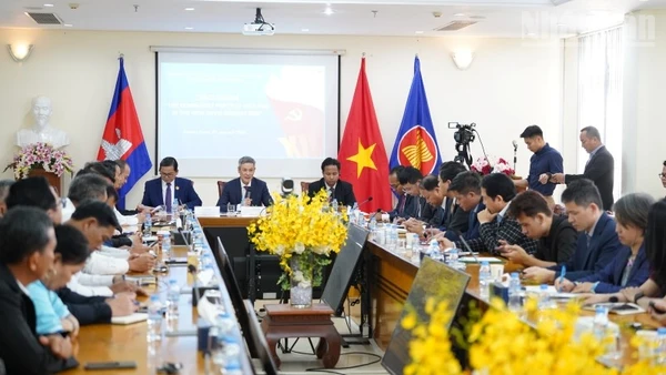 Tọa đàm “Đảng Cộng sản Việt Nam trong kỷ nguyên phát triển mới” do Đại sứ quán Việt Nam tại Campuchia tổ chức ngày 8/1/2026. (Ảnh: ĐINH TRƯỜNG)