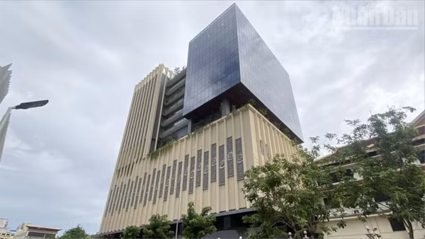 Tòa nhà hành chính Quốc hội Vương quốc Campuchia. (Ảnh: ĐINH TRƯỜNG)