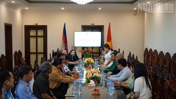 Các doanh nghiệp chia sẻ nhiều kinh nghiệm thực tiễn quý báu tại cuộc gặp. (Ảnh: ĐINH TRƯỜNG)