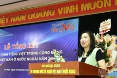 Thứ trưởng Ngoại giao Lê Thị Thu Hằng phát biểu tại Lễ tổng kết Ngày Tôn vinh tiếng Việt trong cộng đồng người Việt Nam ở nước ngoài năm 2025. (Ảnh: KHÁNH LAN)