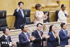 Chủ tịch nước Lương Cường phát biểu chính sách với các Nghị sỹ Quốc hội Angola. (Ảnh: LÂM KHÁNH/TTXVN)