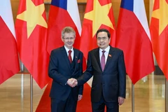 Chủ tịch Quốc hội Trần Thanh Mẫn và Chủ tịch Thượng viện Quốc hội Cộng hòa Séc Milos Vystrcil. (Ảnh DUY LINH)