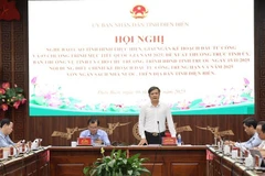 Đồng chí Lò Văn Cương, Phó Chủ tịch Ủy ban nhân dân tỉnh Điện Biên phát biểu tại cuộc họp.