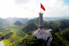 Cột cờ Quốc gia Lũng Cú.