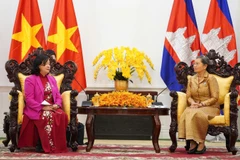 Chủ tịch Ủy ban Trung ương Mặt trận Tổ quốc Việt Nam Bùi Thị Minh Hoài gặp Phó Chủ tịch Đảng Nhân dân Campuchia, Chủ tịch Hội đồng quốc gia Mặt trận Đoàn kết Phát triển Tổ quốc Campuchia Men Sam An.