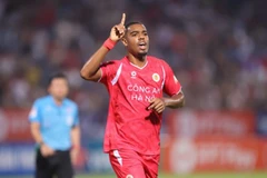 "Vua phá lưới V-League" mùa trước là Alan Sebastiao tiếp tục ghi bàn giúp Công An Hà Nội tạm vươn lên vị trí thứ 2 trên bảng xếp hạng. (Ảnh: VPF)
