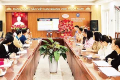 Chi bộ Trường THCS Phúc Lợi nghe quán triệt, triển khai trực tuyến Nghị quyết Đại hội Đảng bộ phường Phúc Lợi lần thứ nhất, nhiệm kỳ 2025-2030.