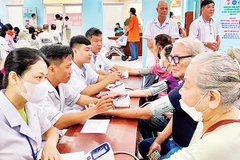 Khám sàng lọc cho người cao tuổi.