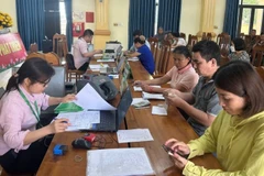 Ngân hàng chính sách xã hội tỉnh Hà Nam khẩn trương giải ngân tại các Điểm giao dịch xã.
