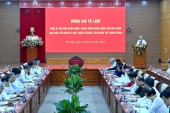 Quang cảnh buổi làm việc. (Ảnh ĐĂNG KHOA)