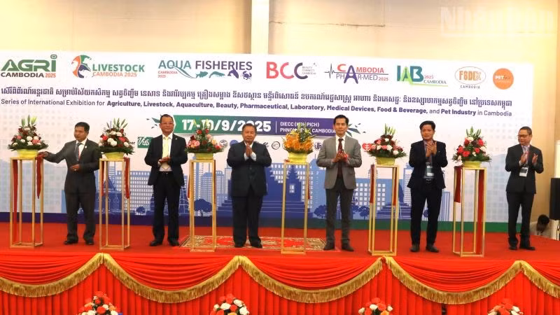 Lễ khai mạc chuỗi triển lãm thương mại quốc tế tại Campuchia ngày 17/9/2025. (Ảnh: ĐINH TRƯỜNG)