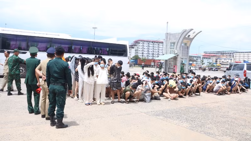 Tổng cộng có 161 công dân được phía Campuchia bàn giao ngày 19/7. (Ảnh: ĐINH TRƯỜNG)