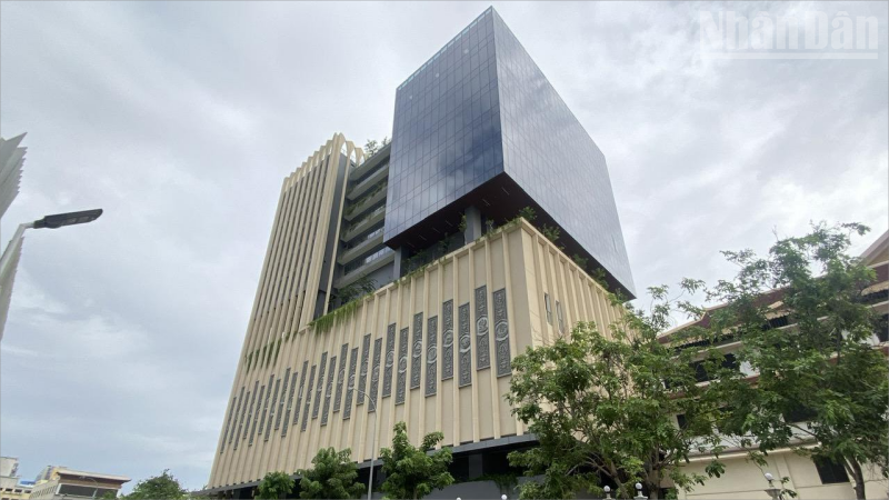 Tòa nhà hành chính Quốc hội Vương quốc Campuchia. (Ảnh: ĐINH TRƯỜNG)