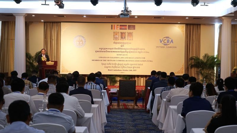 Hội thảo “Cập nhật luật và văn bản quy phạm pháp luật về thuế và nghĩa vụ thuế đến các hội viên Hiệp hội Doanh nghiệp Việt Nam-Campuchia (VCBA). (Ảnh: ĐINH TRƯỜNG)