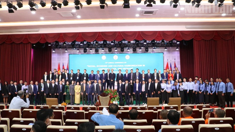 Hội thảo thu hút đông đảo các đại biểu là các nhà hoạch định chính sách, nhà nghiên cứu khoa học xã hội. (Ảnh: ĐINH TRƯỜNG)