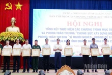Trao khen thưởng cho 197 tập thể, cá nhân, hộ gia đình.