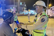 Cảnh sát giao thông thành phố Đà Nẵng kiên quyết xử lý nghiêm hành vi vi phạm nồng độ cồn.