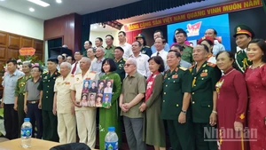 8 di ảnh phục dựng được Tổ chức Trái tim người lính cùng thân nhân các gia đình Anh hùng, liệt sĩ trao tặng cho các bảo tàng sáng 5/9.