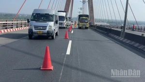 Dự án sửa chữa lớp phủ mặt cầu thép cầu Cần Thơ hoàn thành kịp thời phục vụ nhu cầu giao thông cao điểm trước, trong và sau Tết Nguyên đán của khu vực Đồng bằng sông Cửu Long.