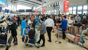 Hành khách tấp nập tại nhà ga các cảng hàng không Việt Nam trong 6 tháng đầu năm 2025.