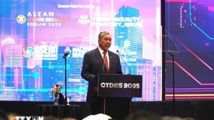 Phó Thủ tướng Malaysia, Tiến sĩ Ahmad Zahid Hamidi phát biểu khai mạc sự kiện. (Ảnh: TXVN)