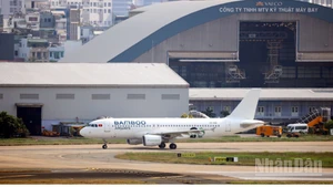 Máy bay của Bamboo Airways tại sân bay Tân Sơn Nhất.