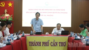 Ông Hồ Hồng Hải, Phó Vụ trưởng Vụ Pháp chế, trưởng đoàn công tác Bộ Khoa học và Công nghệ phát biểu tại buổi làm việc tại thành phố Cần Thơ.
