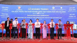 Nghi thức cắt băng khánh thành tòa nhà Trung tâm Khởi nghiệp sáng tạo Thành phố Hồ Chí Minh