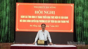 Bí thư Thành ủy Đà Nẵng phát biểu kết luận hội nghị. (Ảnh: ANH ĐÀO