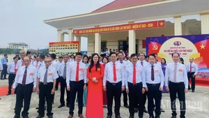 Các đại biểu phấn khởi tham dự Đại hội Đảng bộ xã Hội Thịnh.