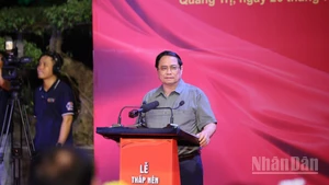 Thủ tướng Chính phủ Phạm Minh Chính phát biểu ý kiến tại Lễ Thắp nến tri ân các Anh hùng liệt sĩ.(Ảnh: Nhật Bắc/VGP).