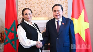 Chủ tịch Quốc hội Trần Thanh Mẫn tiếp Chủ tịch Nhóm Nghị sĩ hữu nghị Morocco -Việt Nam sáng nay (theo giờ địa phương) (ẢNH: VĂN CHÚC)