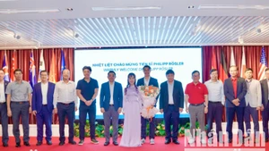  Hội đồng quản trị, Ban Điều hành Vietjet chào mừng Tiến sĩ Philipp Rösler.