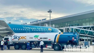 Vietnam Airlines sử dụng nhiên liệu hàng không bền vững (SAF), dẫn đầu xu hướng hàng không xanh.