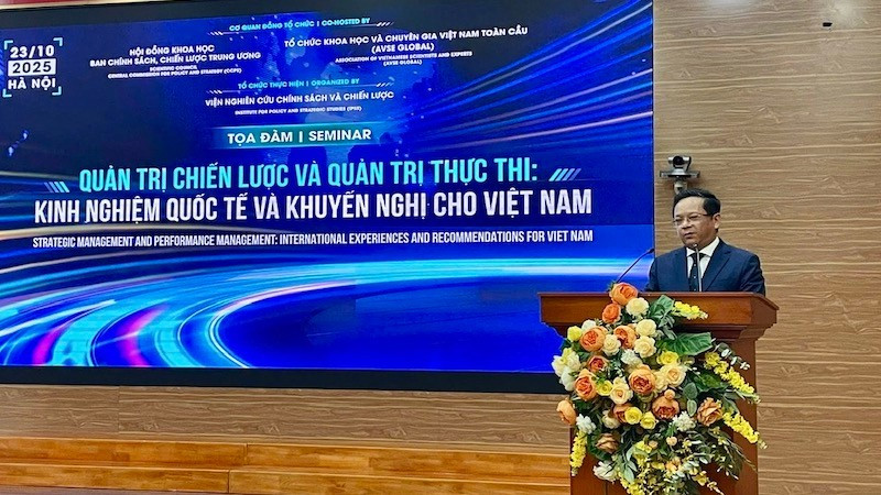 Tiến sĩ Nguyễn Đức Hiển, Phó Trưởng ban Chính sách chiến lược Trung ương phát biểu tại Tọa đàm.