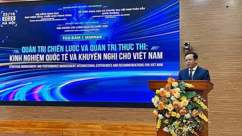 Tiến sĩ Nguyễn Đức Hiển, Phó Trưởng ban Chính sách chiến lược Trung ương phát biểu tại Tọa đàm.