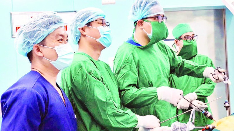 Ca phẫu thuật nội soi ruột thừa đầu tiên tại Côn Đảo, sau khi các bác sĩ chuyên khoa luân phiên ra đảo công tác