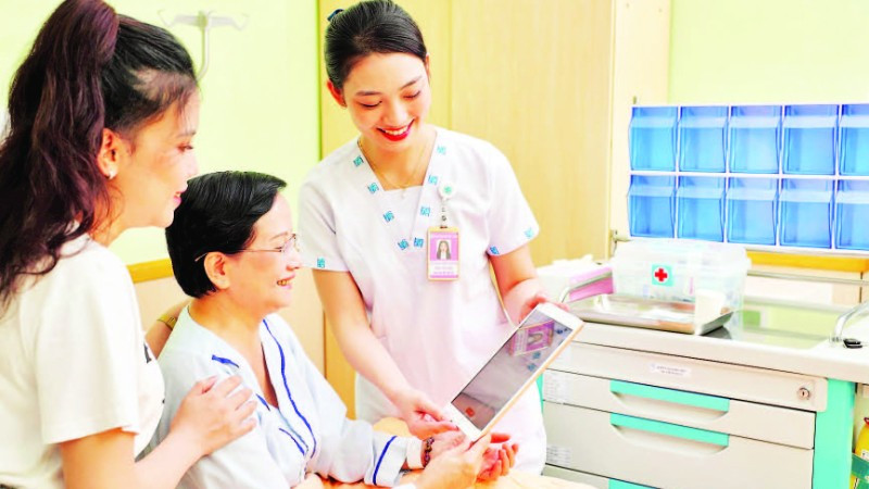 Bệnh viện Đại học Y dược Thành phố Hồ Chí Minh ứng dụng công nghệ chuyển đổi số trong chăm sóc điều trị người bệnh.