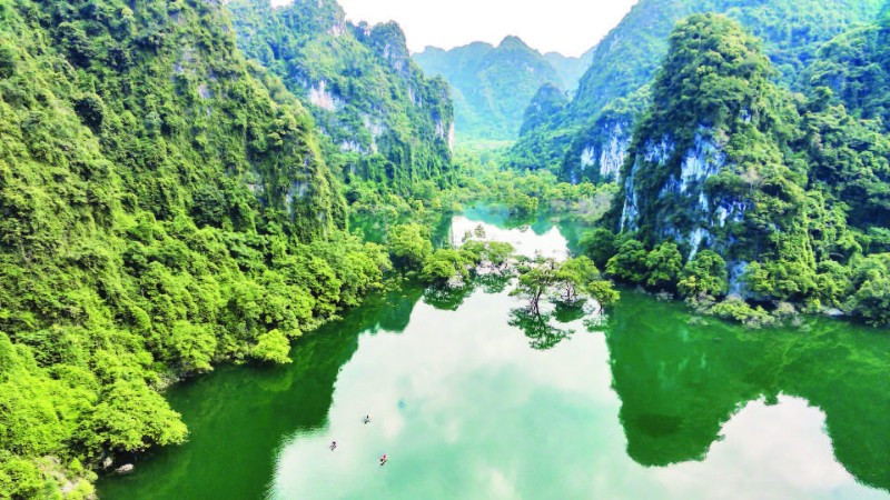 Hồ Lân Ty, một trong những thắng cảnh tiêu biểu của vùng Công viên địa chất UNESCO Lạng Sơn.